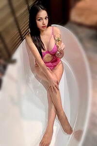 Berlin Hure Sex Model Escort Fania mag Sex in der Badewanne